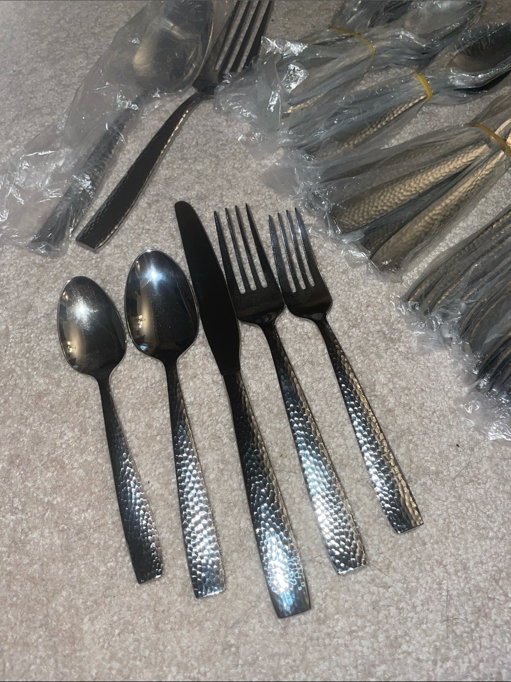 NEW Oneida Illuma 18/0 Stainless hammered serves 6 + Extra pieces!!